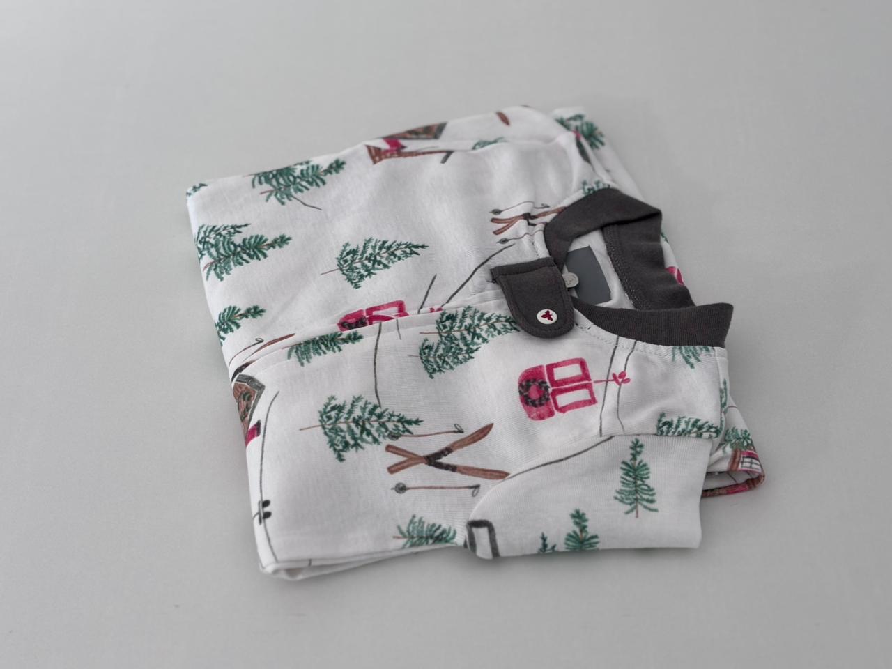 Everyday Fits: Cozy Baby Zip closure sleepsuit